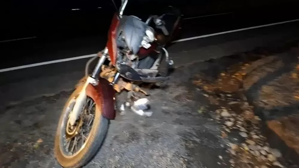 Homem é socorrido após colisão entre motocicletas no Anel Viário de Ji-Paraná