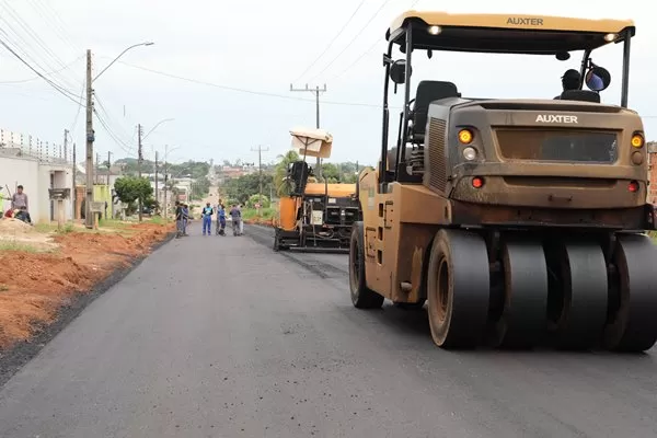 Prefeitura de Ji-Paraná avança com pavimentação nos bairros Habitar Brasil e Alto Alegre