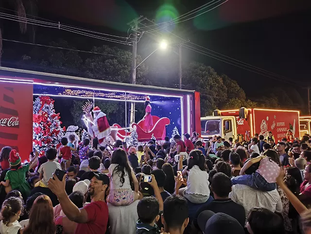 Vídeo: Caravana de Natal da Coca-Cola Encanta Ji-Paraná em Noite Mágica de Alegria