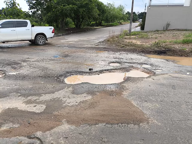 Vídeo: Moradores de Ji-Paraná cobram recuperação da Rua Drª Elaine Altafin que liga Parque Brasil e Orleans 2