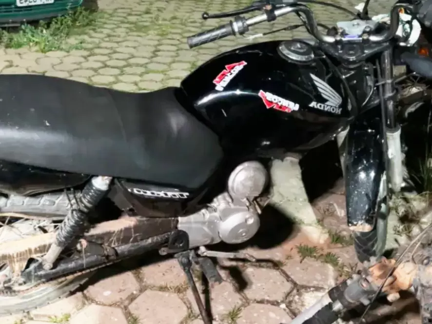 Polícia Militar Localiza Motocicleta Abandonada em Matagal em Ji-Paraná